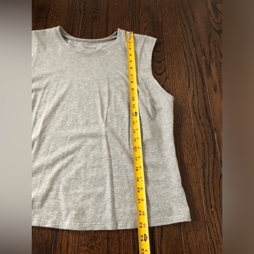 Banana Republic Women’s L Heathered Gray Wide Strapped Sleeveless Basic Tank - Picture 5 of 8